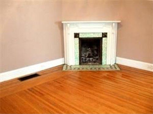 4th image of 4016 Elsmere Ave