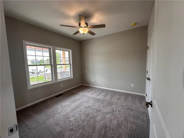 2133 Greenfield Poin, Kearney, MO 64060