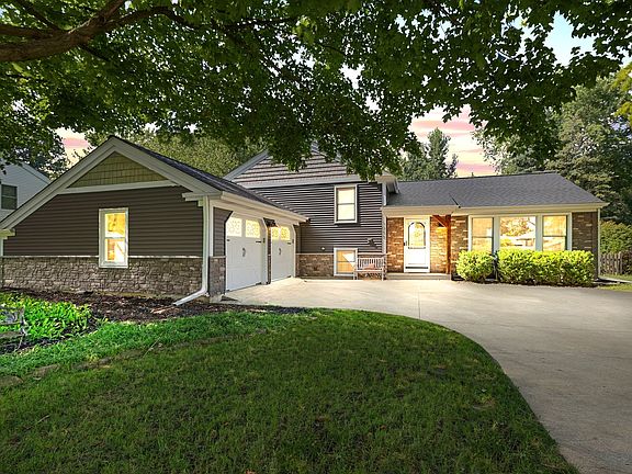2nd image of 1055 Cardinal Ct