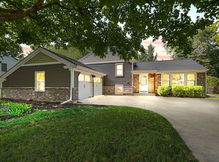 1055 Cardinal Ct, Batavia, IL 60510