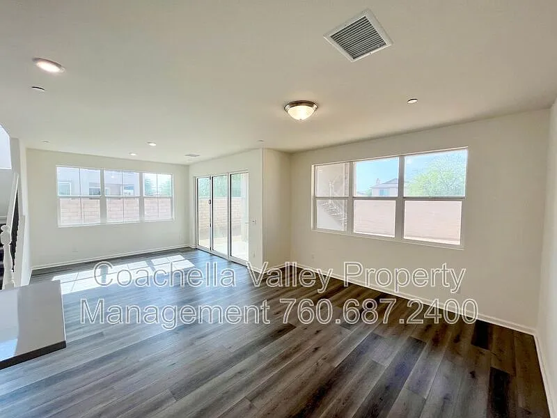 4 bed, 5.0 bath, 2680 sqft, $3,195 — Photo 3