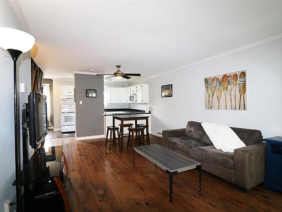 3rd image of 117 Queens Road UNIT 12