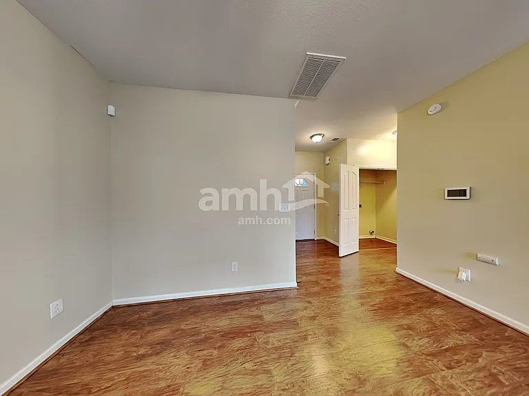 412 Galesburg Dr — Photo 4