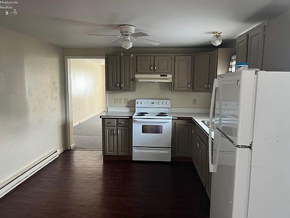 4th image of 2134 Saint Clair St