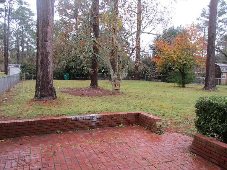 1020 Edgewater Dr — Photo 12