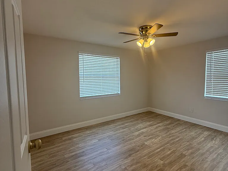 127 Debary Dr — Photo 8