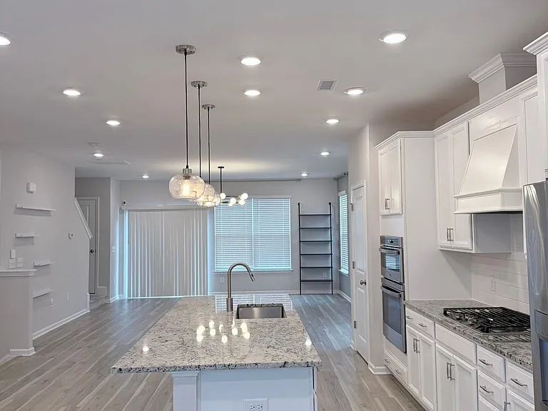 Manorhaven Dr — Photo 2