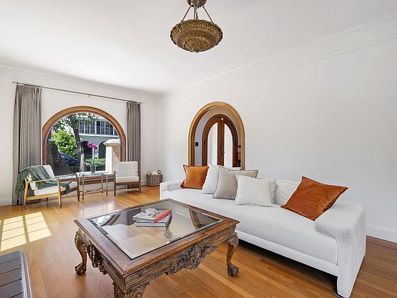 5th image of 2052 Alameda Way