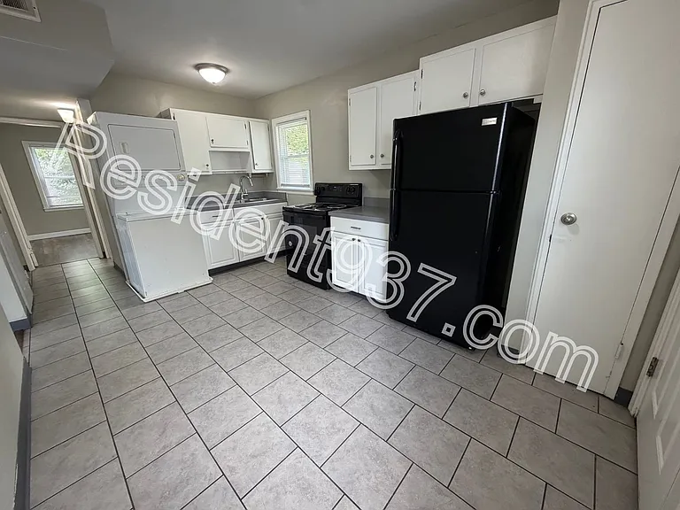 1143 Blakley Dr — Photo 6
