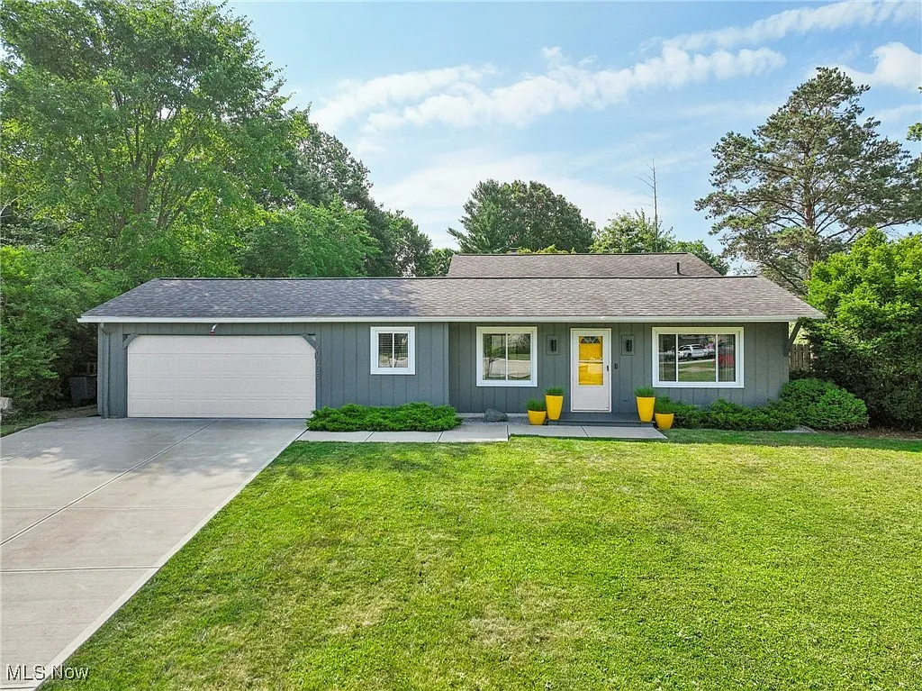 20555 Hemlock Cir photo 1