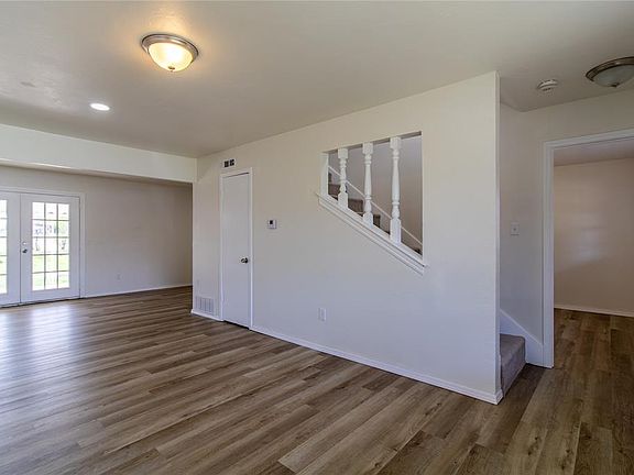 3rd image of 2512 SW 86th St