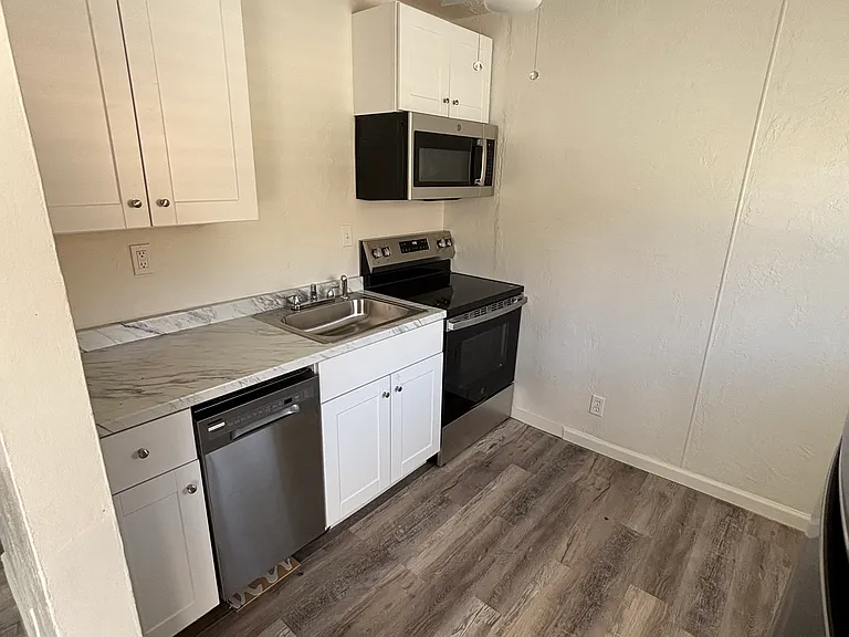 Kellner Corner Apartments — Photo 25