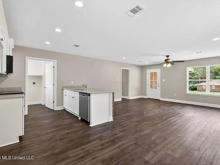 44 John Travis Rd — Photo 2