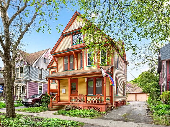 2nd image of 216 Linden St