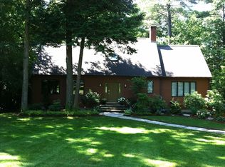 33 Woodlot Rd, Amherst, MA 01002