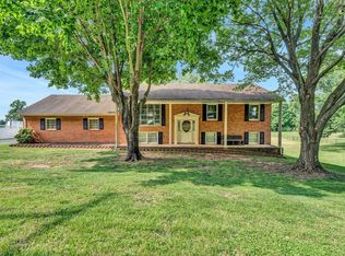 1922 W Ruritan Rd, Roanoke, VA 24012