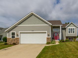 220 Sterling Dr, Holland, MI 49423