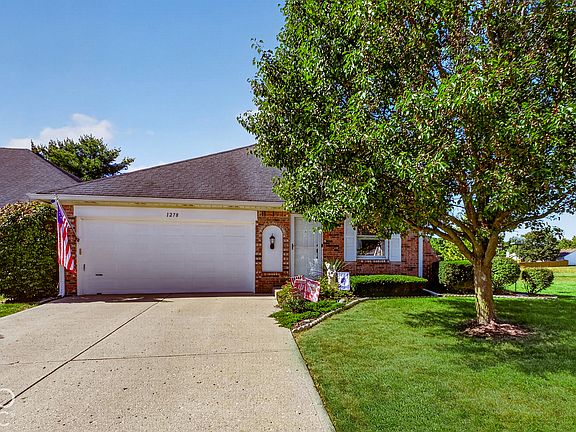 3rd image of 1278 Holiday Ln W