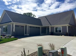 2418 Woodstone Ln SW, Rochester, MN 55902