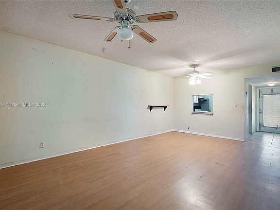 5th image of 371 NW 76th Ave APT 201