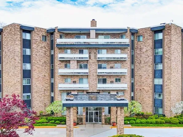 2112 Acacia Park Dr APT 309, Lyndhurst, OH 44124