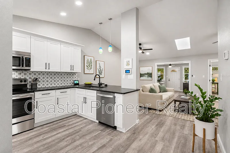 2 bed, 2.0 bath, 1284 sqft, $2,200 — Photo 3