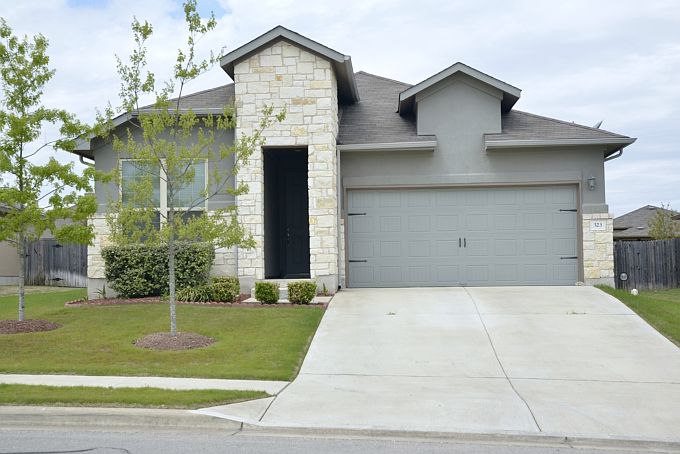 1st image of 323 Quarry Ln