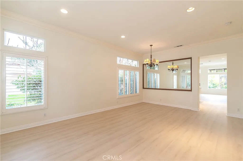 3 bed, 2.0 bath, 1736 sqft, $5,500 — Photo 2