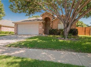 9121 Saranac Trl, Fort Worth, TX 76118