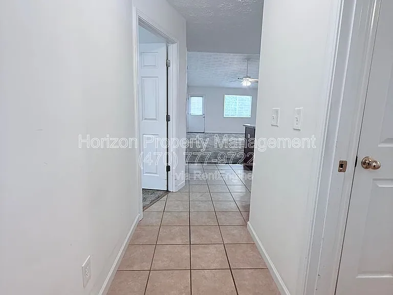 4019 Hidden Hollow Dr — Photo 2