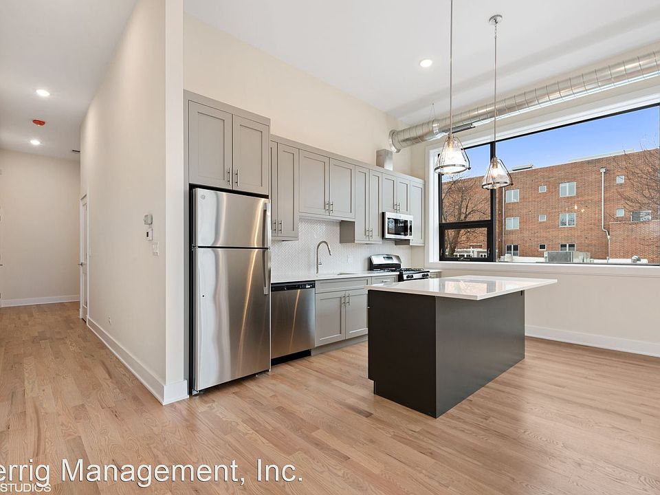 1st image of 4405 N Artesian Ave #201