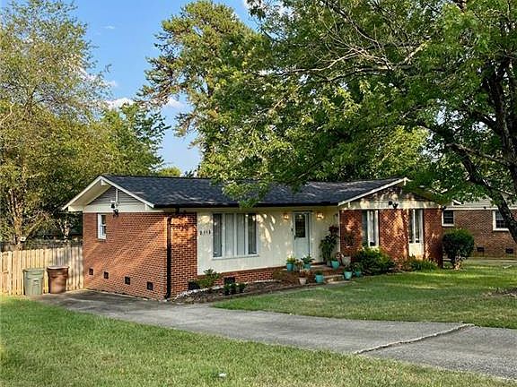 2nd image of 3001 Shallowford Dr