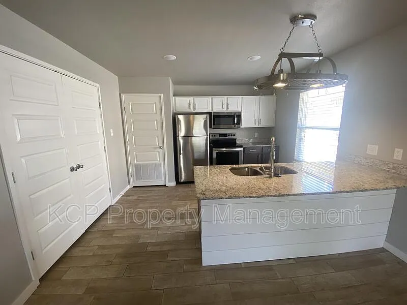 2 bed, 2.0 bath, 978 sqft, $975 — Photo 3