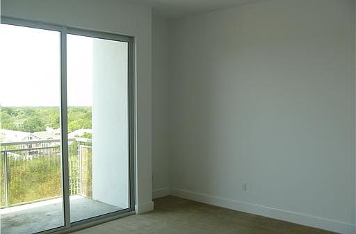 4th image of 475 2nd St N Unit 601