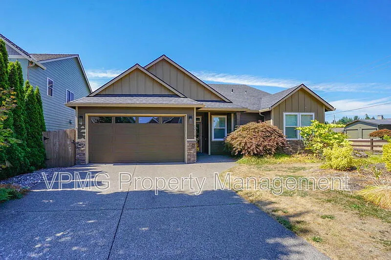 4 bed, 2.0 bath, 2072 sqft, $3,295 — Photo 2