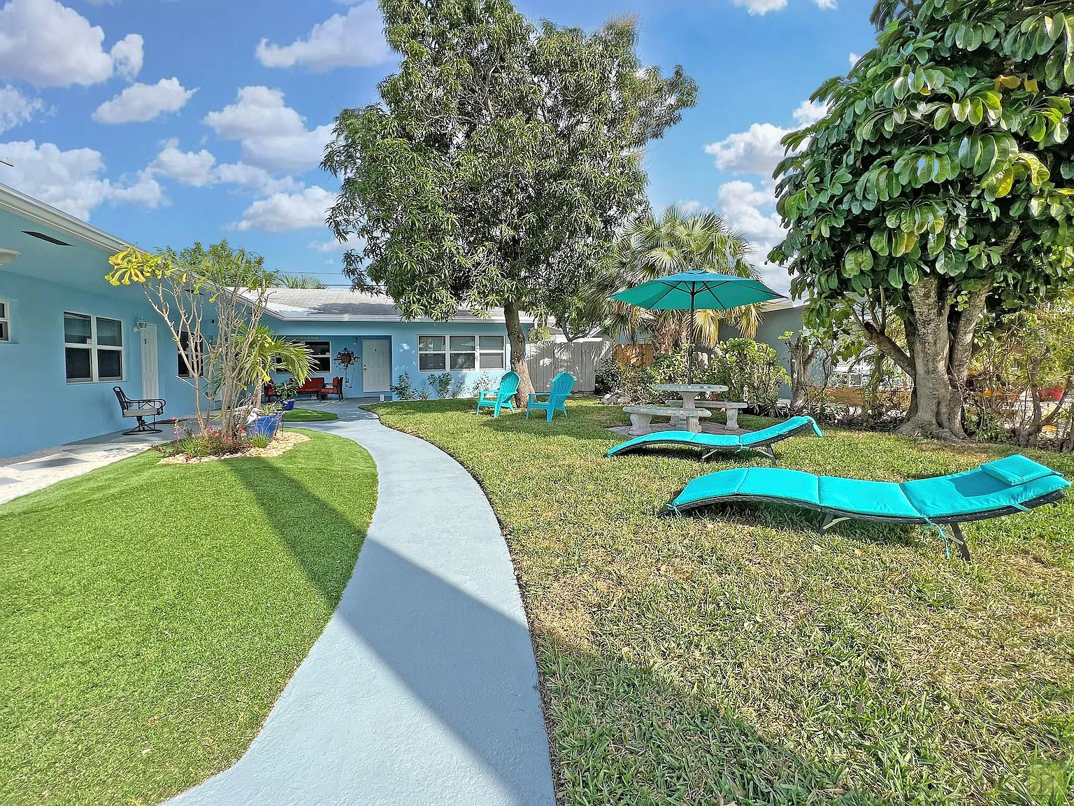 2695 SE 1st Ct — Photo 2