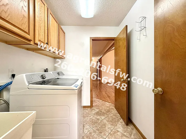 823 Woodland Springs Pl — Photo 6