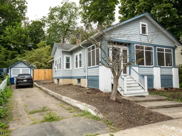 12 Division St, Newton Town, NJ 07860