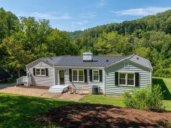 2073 Arrowhead Valley Rd, Charlottesville, VA 22903