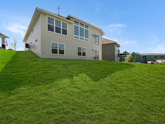 4th image of 9015 Jade Cir N