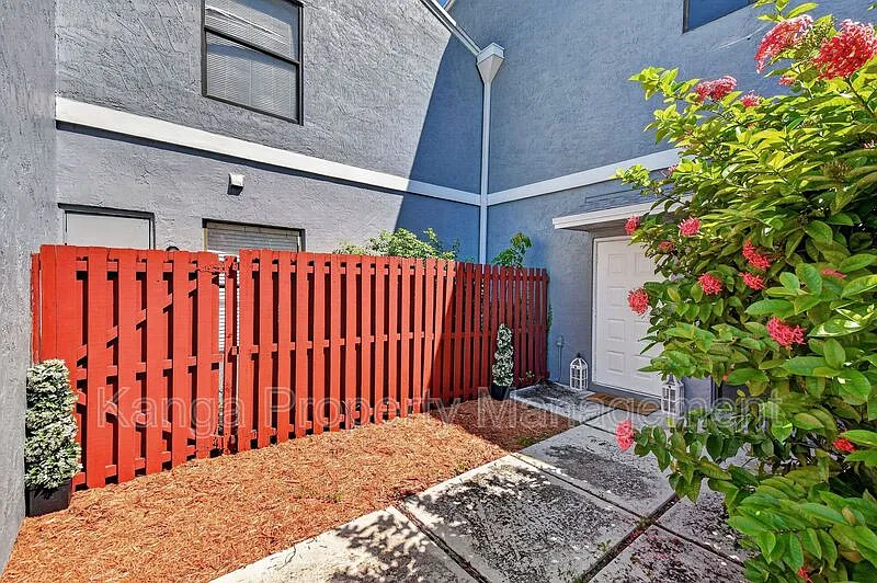2 bed, 1.5 bath, 864 sqft, $1,900 — Photo 4