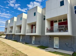 1636 S Razorback Rd, Fayetteville, AR 72701