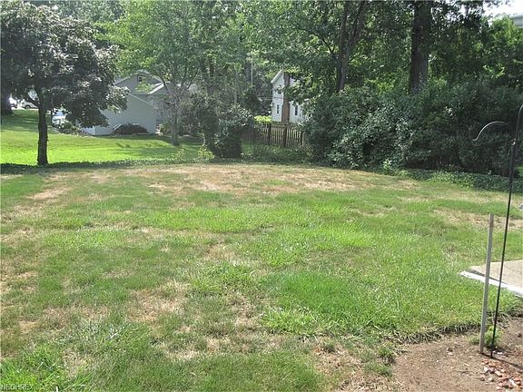 3rd image of 966 Bryn Mawr Ave
