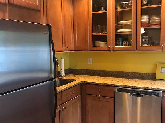 5th image of 690 Azalea Dr