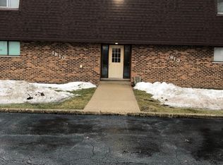 1810 Heatherway Ln APT 2E, New Lenox, IL 60451