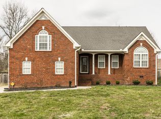 1040 Bending Chestnut Dr, Lebanon, TN 37087