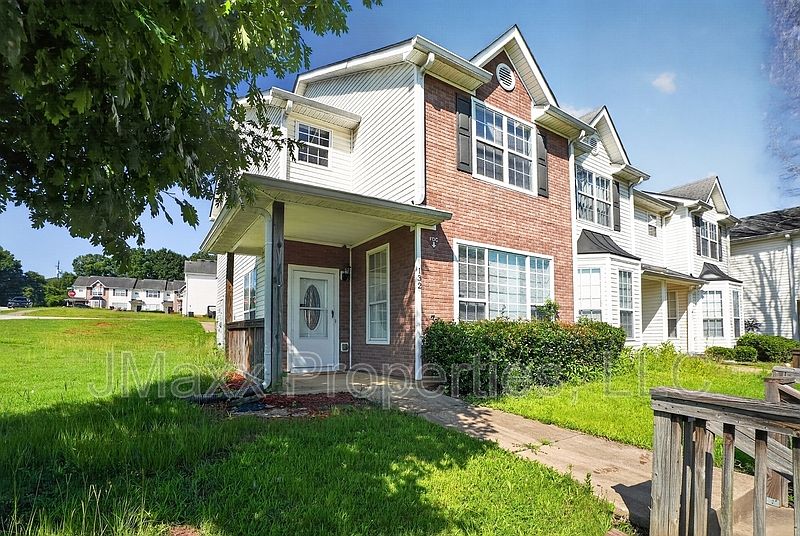 1st image of 32 Hawkeye Ln