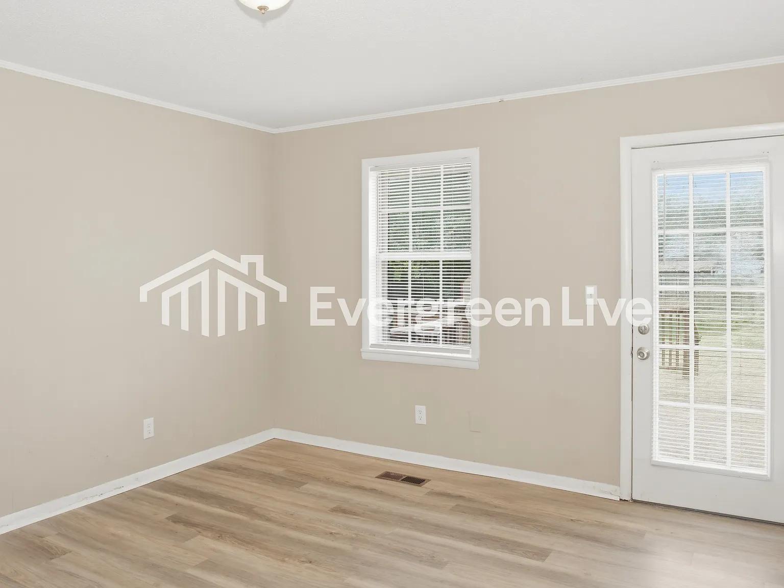 3 bed, 1.5 bath, 1090 sqft, $1,195 — Photo 4
