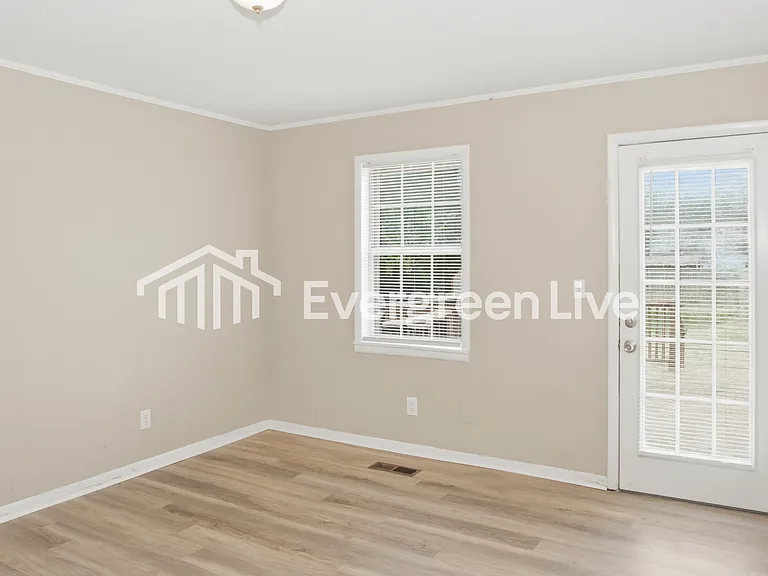 317 Robin Rd SW — Photo 4