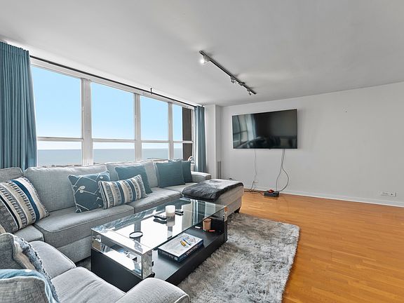 4th image of 655 W Irving Park Rd APT 4408